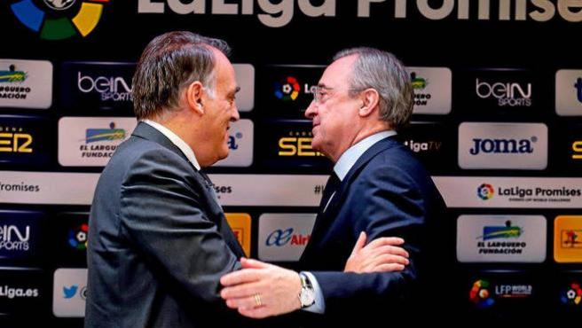 Tebas, junto a Florentino Pérez, presidente de la Superliga Europea, en un acto de LaLiga / 20 Minutos