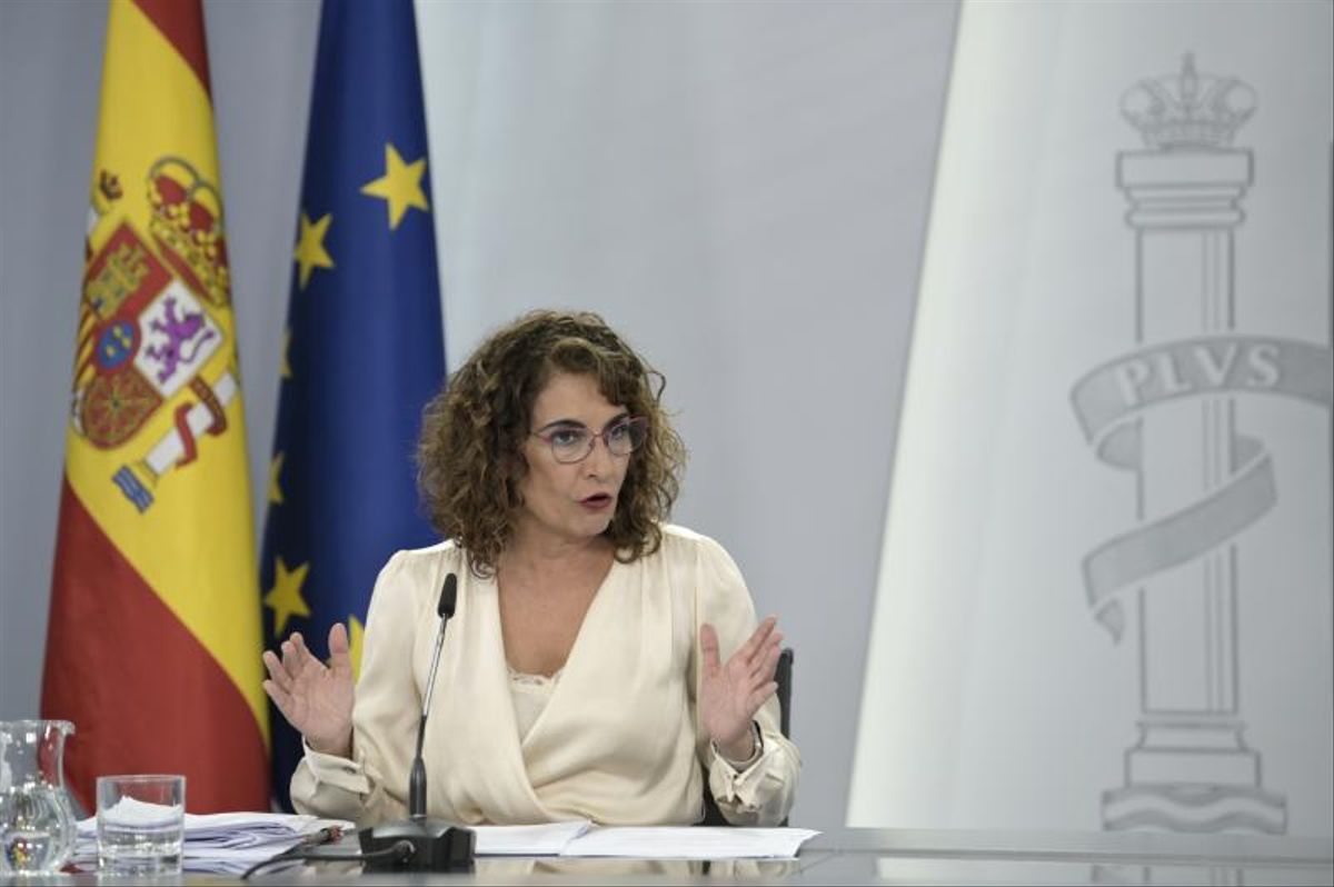 La ministra de Hacienda, María Jesús Montero, explica los Presupuestos Generales de 2022 / El Periódico