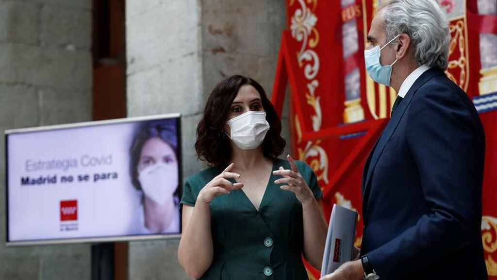 Ayuso junto a Ruiz Escudero, consejero madrileño de Sanidad / El Español  