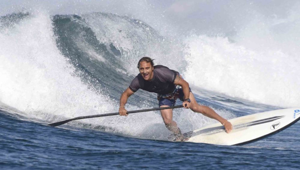 Tres surfistas se encuentran sin poder volver a España tras los vuelos cancelados /Antena 3