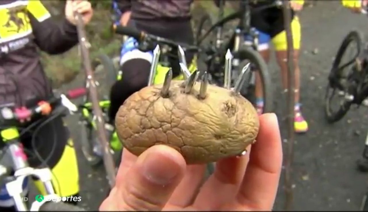Los ciclistas señalan la peligrosidad de los cebos / Antena 3