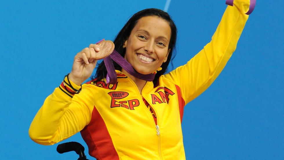 Teresa Perales celebrando una medalla de bronce / Mundo Deportivo 