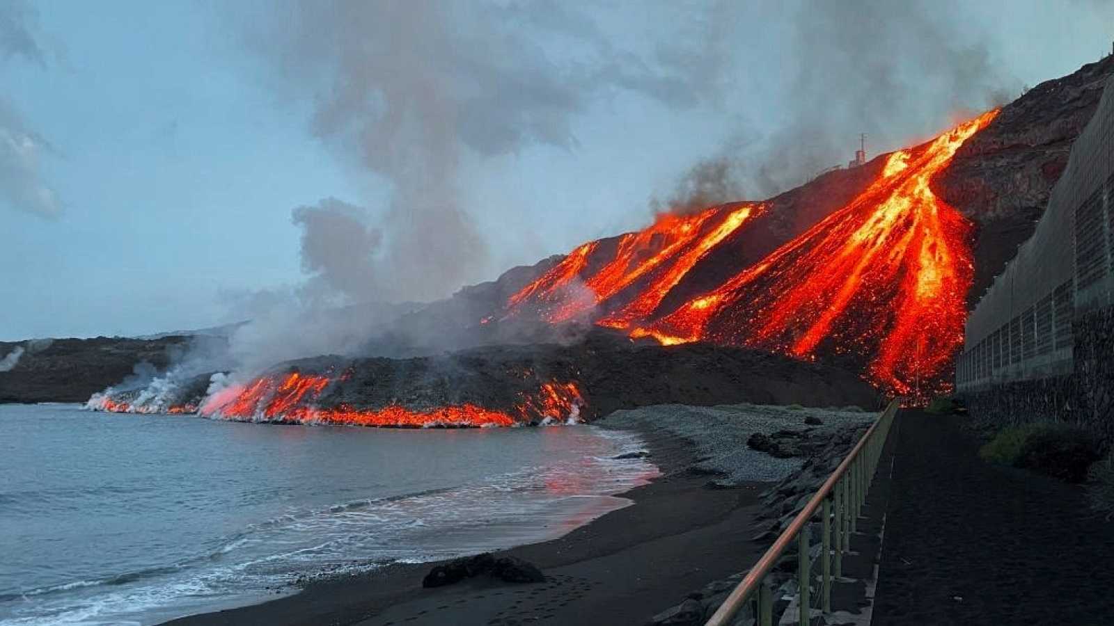 El volcán de La Palma es otro de los acontecimientos que deja el 2021 al margen de la vacuna / RTVE.es 