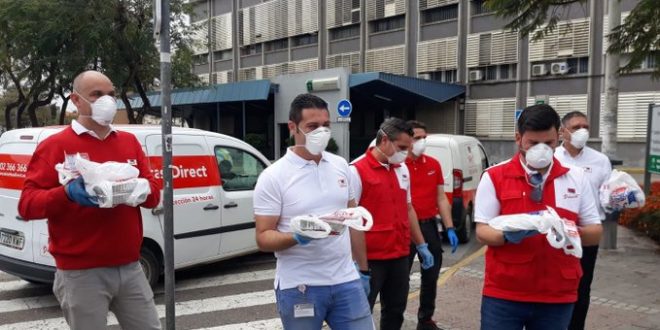 Voluntarios de Securitas Direct realizando labores durante la pandemia de COVID-19 / Cambio16