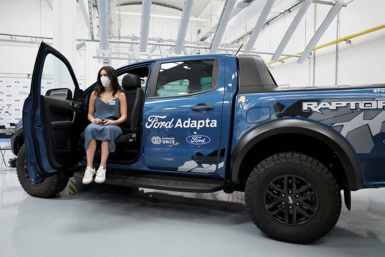 Ford ha presentado en Valencia una gama de vehículos híbridos y adaptados / Valencia Plaza