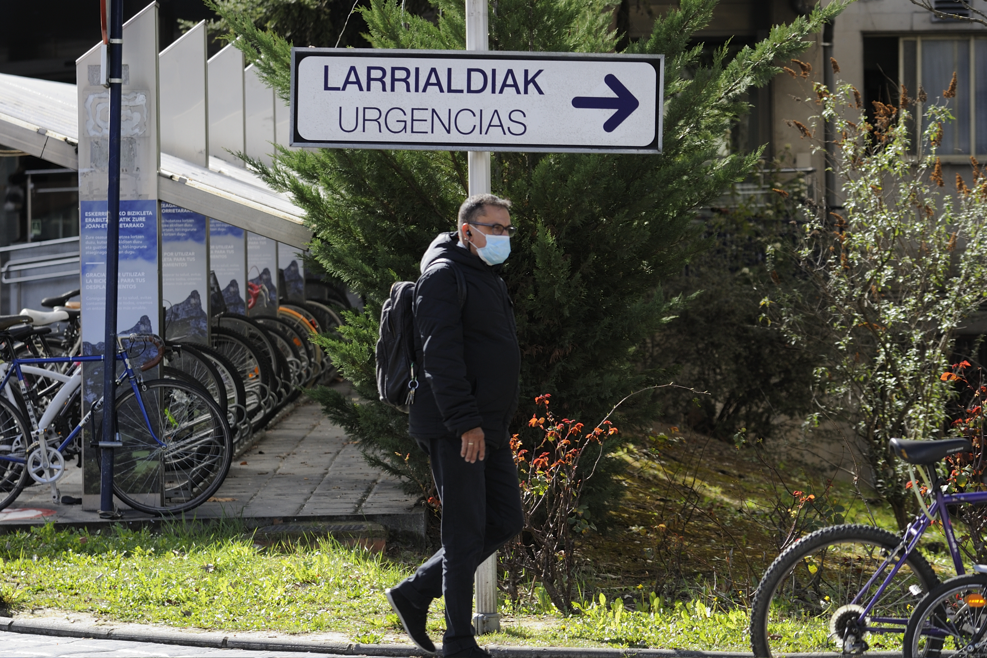 El funeral de Vitoria fue uno de los grandes eventos del COVID-19 / El País