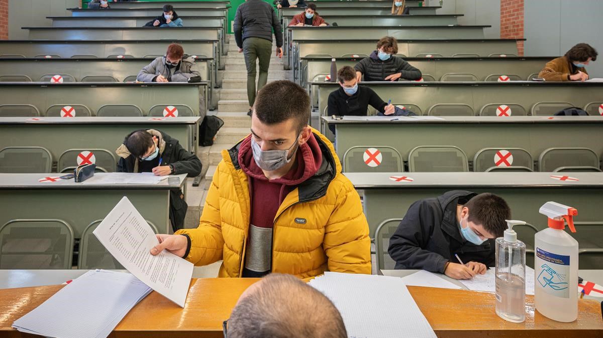 La presencialidad en las universidades catalanas vuelve antes de Semana Santa / El Periódico