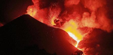 El volcán de La Palma lleva un mes en erupción / La Vanguardia
