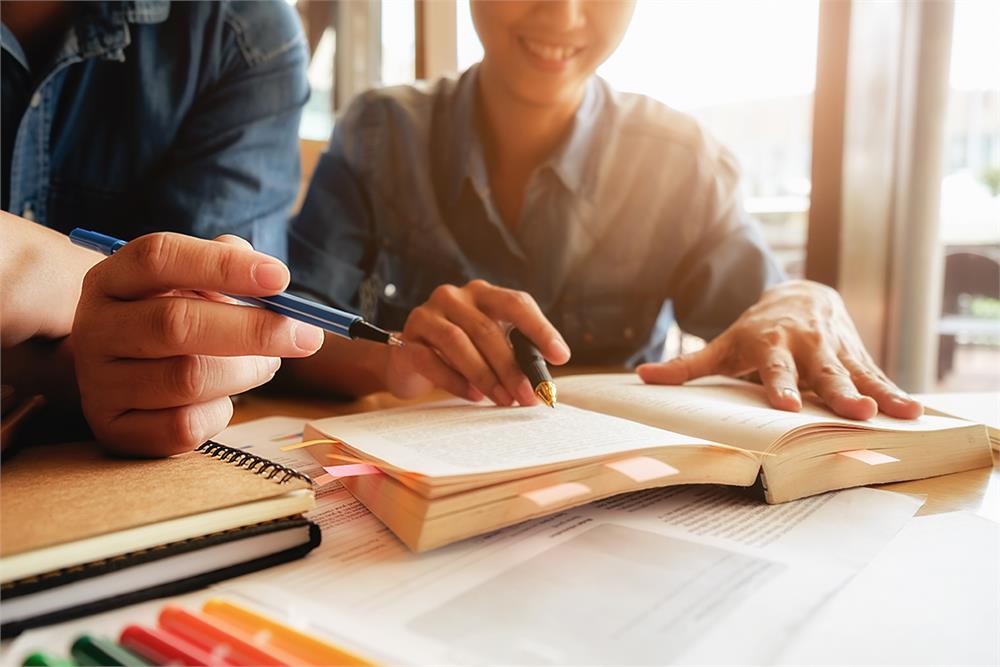 Las clases particulares se han frenado con el confinamiento / Edukabilbo