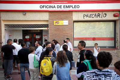 La tasa de paro juvenil en España es la más alta de la OCDE / El País