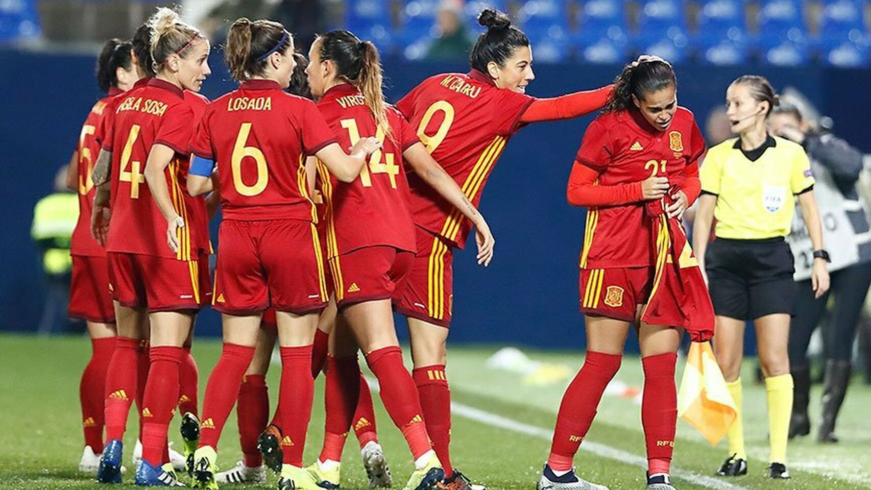 La selección española femenina durante un encuentro / El Español