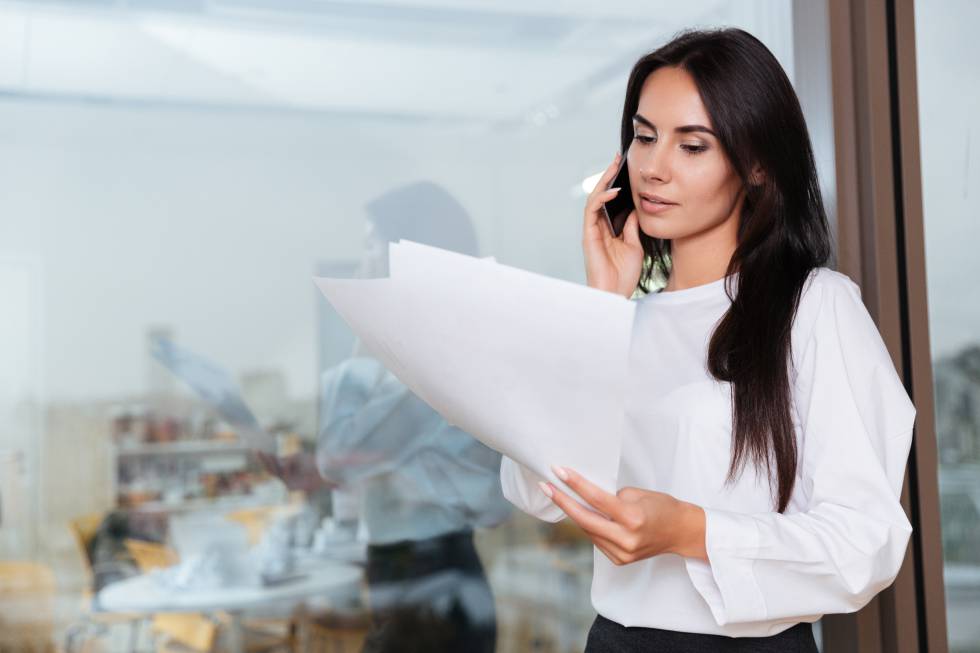 La construcción cuenta con muy pocas mujeres en sus puestos de trabajo / Cinco Días 