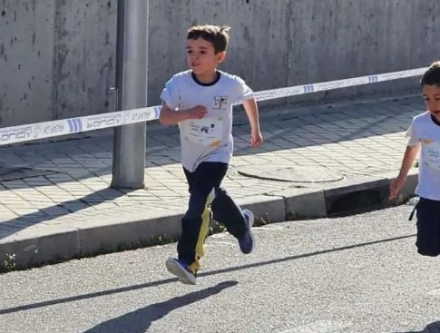 Bruno corriendo en la pasada edición de la carrera contra la leucemia infantil 'La vuelta al cole'