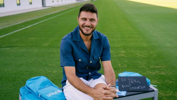 Joaquín Sánchez presenta la campaña "El Betis hace escuela"