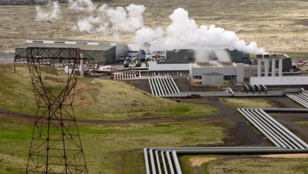 Planta de energía geotérmica de Hellisheiði, ubicada en la zona de Hengill, una cresta volcánica activa en el suroeste de Islandia.