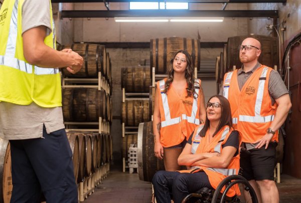 Personas con discapacidad trabajando 