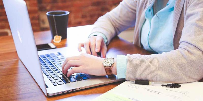 Imagen de una persona estudiando en Pixabay Imagen de un estudiante