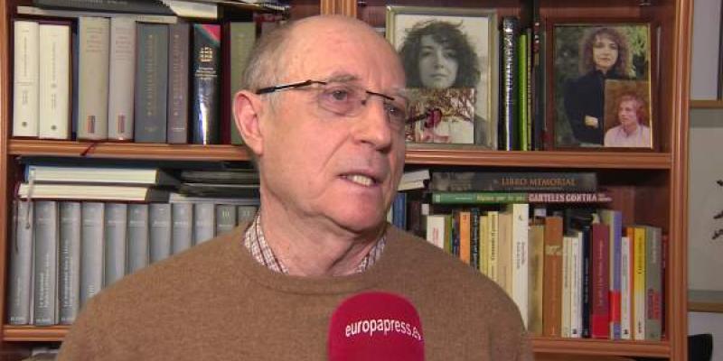 La Fiscalía de Madrid ha remitido un escrito a la jueza de Violencia sobre la Mujer 5 de Madrid en el que rechaza que se encargue de investigar los hechos ocurridos el pasado día 3, cuando Ángel Hernández ayudó a su esposa, María José Carrasco, a suicidarse.
Ángel Hernández