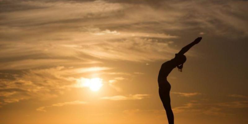 108 saludos al sol / ViveYOGA GN10 colabora este sábado con 108 Saludos al Sol