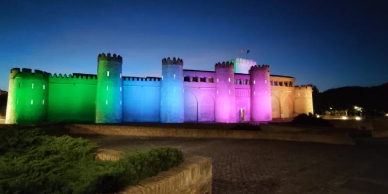 Monumento iluminado por el cáncer de mama | Foto de Aecmm Monumento iluminado