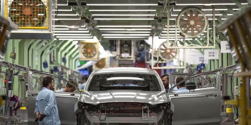 Cae de nuevo la producción industrial en España. Industria facturación