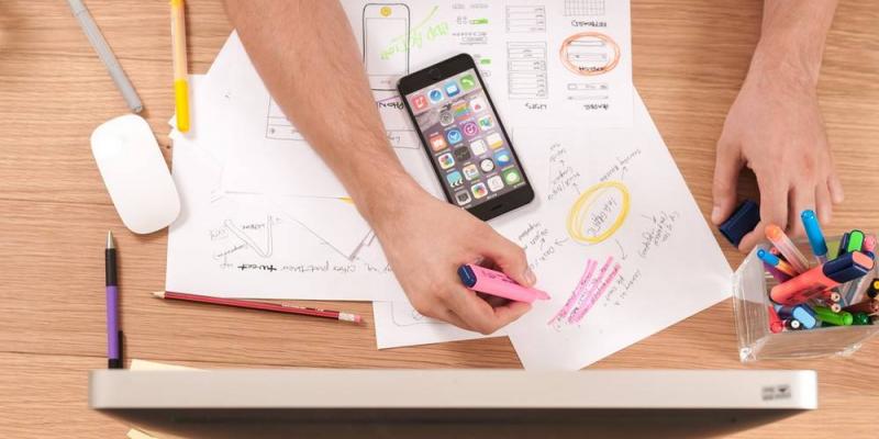 Autónomos Manos de una persona trabajando