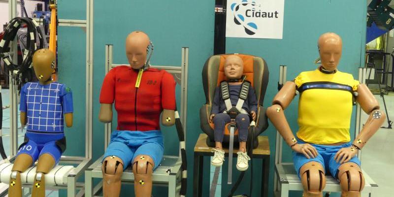 Dummies para el 'Crash test' de RACE 56 km por hora accidentes