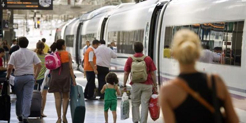 Fomento trabaja en llevar el AVE hasta el aeropuerto de Barajas lo antes posible. Fomento trabaja en llevar el AVE hasta el aeropuerto de Barajas lo antes posible.