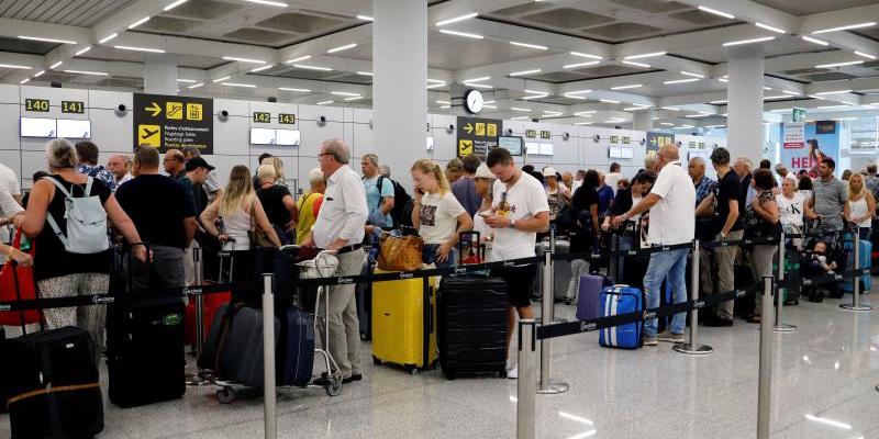 Treinta vuelos hacia o desde España cancelados hoy tras la quiebra de Thomas Cook.
Aeropuertos