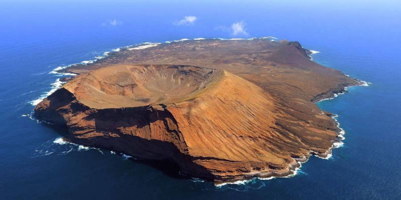 El islote virgen donde solo se acumula basura se llama Alegranza/ La Graciosa Islote de Alegranza