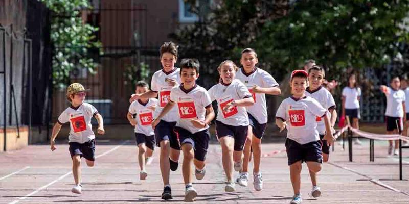 alumnos españoles / Save the Children 120.000 alumnos españoles corren Kilómetros de Solidaridad
