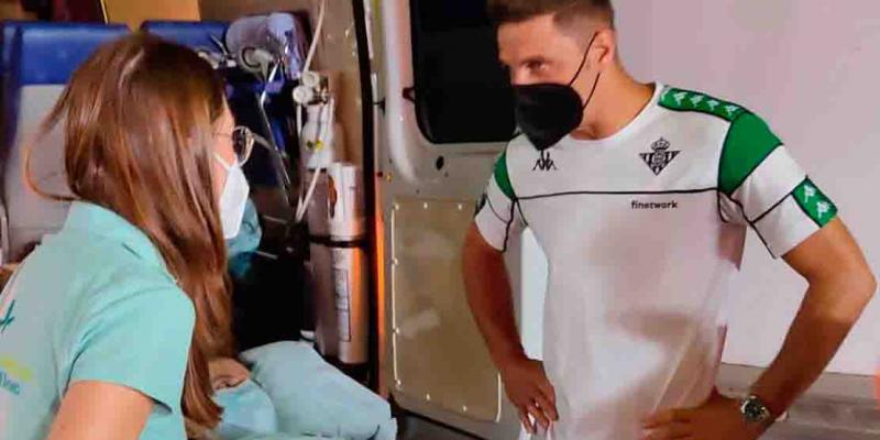 Miguel conoce a su ídolo gracias a la Ambulancia del Deseo 