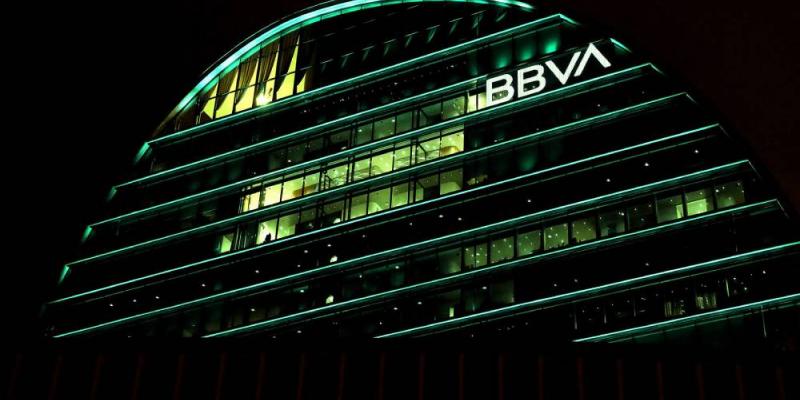 Sede BBVA por la noche