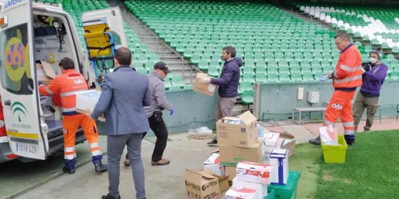 La Fundación Real Betis dona material sanitario al Hospital Virgen del Rocío