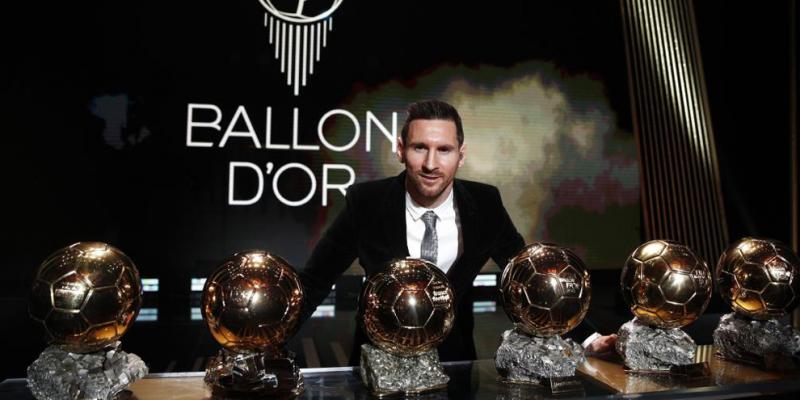 Messi posa con sus seis Balones de Oro EFE Ballon d'Or 2019