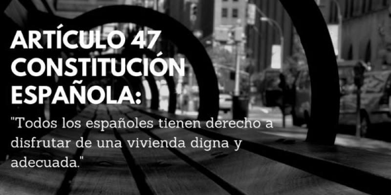 "Todas las personas tienen derecho a disfrutar de una vivienda digna" reza el cartel sobre el Artículo 47 de la Constitución española 
