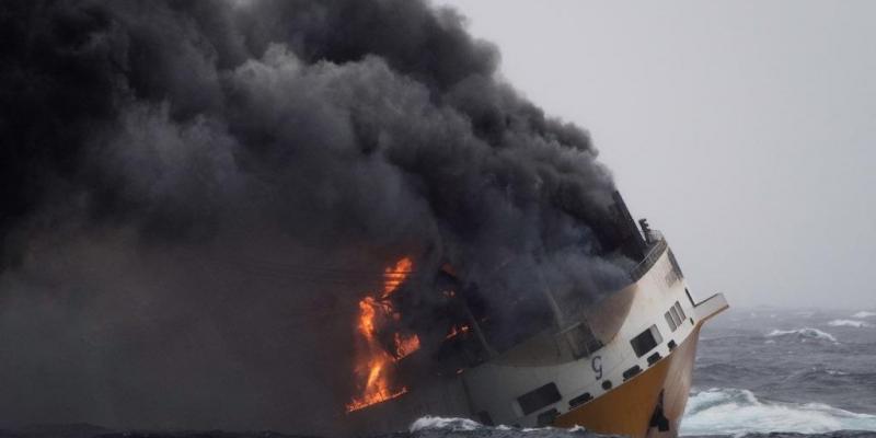 El carguero italiano "Grande America" se hunde cerca de las costas francesas con toneladas de materiales contaminantes Carguero se hunde en la costa francesa