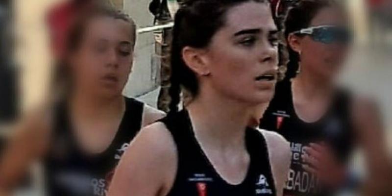 La joven, que pertenecía al club de triatlón Diablillos de Rivas Vaciamadrid, se ejercitaba con un grupo cerca de la población de Benisili, en el término de La Vall de Gallinera, cuando se precipitó por un desnivel de unos 20 metros de altura. Clara Martinez