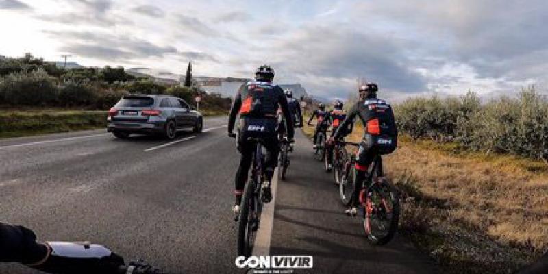 Carlos Coloma pide a los conductores recordar la distancia entre conductor y ciclista