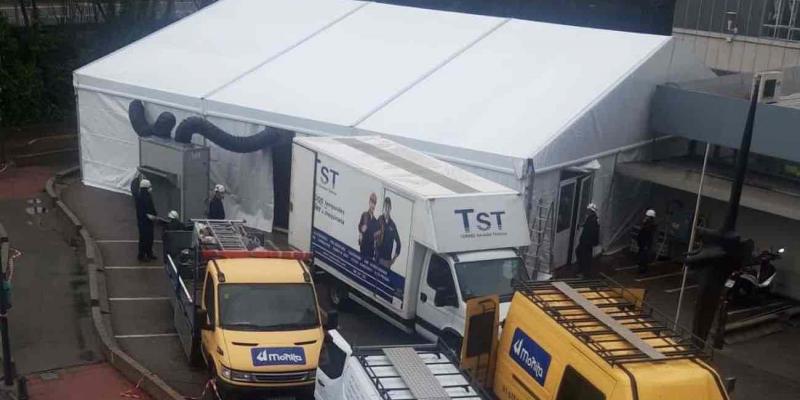 El Hospital de La Paz instala una carpa para pacientes sospechosos de coronavirus