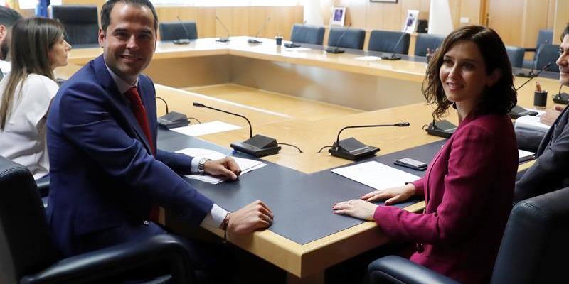 PP y Cs firman un acuerdo de gobierno en la Comunidad de Madrid sin Vox.
Comunidad de Madrid