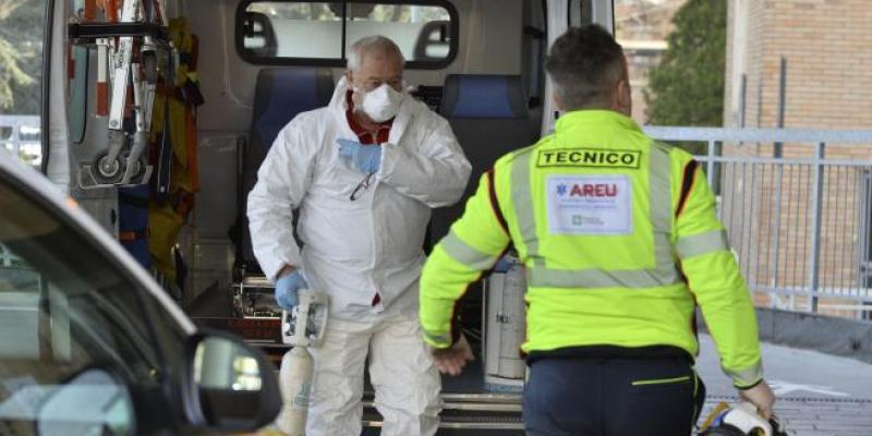 Imagen de un trabajador sanitario en el hospital de Codogno, en Italia.ANDREA FASANI / EFE Imagen de un trabajador sanitario en el hospital de Codogno, en Italia.ANDREA FASANI / EFE