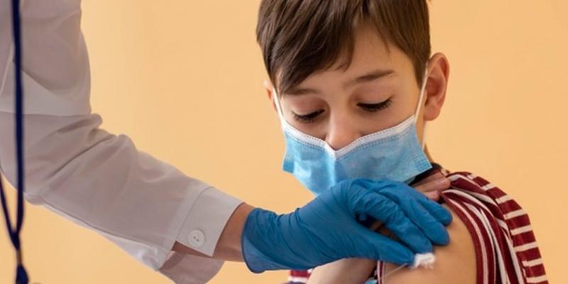 Covid / Consalud.es Los expertos creen que se podría continuar sin vacunar por Covid a los menores debido a posibles efectos adversos