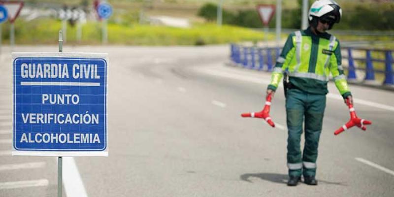 DGT / Revista DGT La DGT ha realizado controles de alcoholemia antes de la Operación Salida
