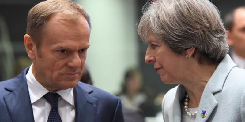 Donald Tusk está dispuesto a apoyar una aplazamiento de la fecha del Brexit si el Reino Unido muestra una propuesta real El Parlamento británico decide aplazar el Brexit