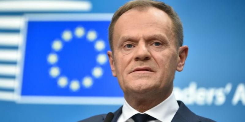 El presidente del Consejo Europeo, Donald Tusk, ha afirmado que, ante la desconfianza de que los parlamentarios británicos puedan desbloquear la actual situación de Brexit, es preferible conceder una prorroga larga. Donald Tusk prorroga Brexit 2020