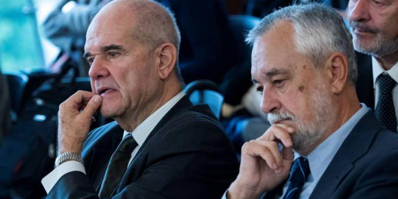 Firma: Raul Caro Pie de Foto: Los expresidentes José Antonio Griñán y Manuel Chaves escuchan al abogado de éste Pablo Jiménez de Parga en el juicio de los ERE. ERE