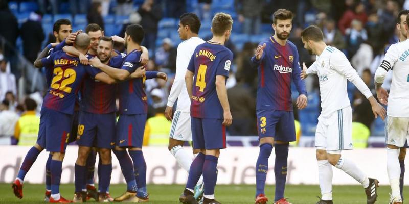 El partido de fútbol que enfrenta al Real Madrid Club de Fútbol y al Fútbol Club Barcelona.