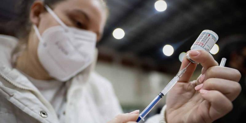 España / ElDiario.es España avanza hacia el 70 % de población vacunada con las dos dosis