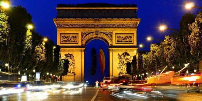 España y los PCR que exige a Francia Arco del Triunfo, París, Francia